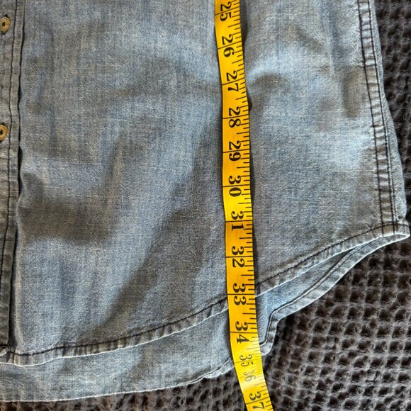 Classic Levis Button Up Shirt Dress Size Medium Chambray Denim Western - Picture 13 of 13